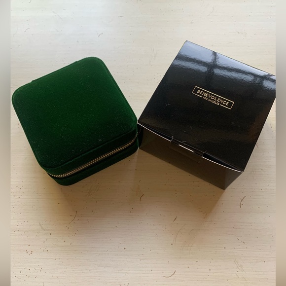 Benevolence Jewelry - Benevolence-NWT-Velvet Square Jewelry Box-Green-OS